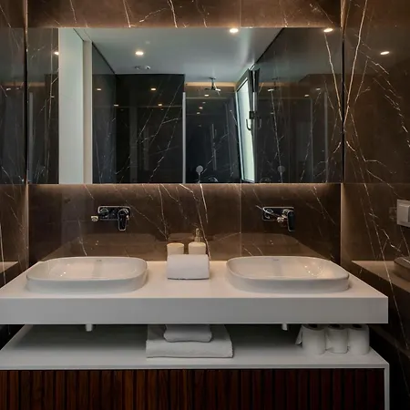 Maravilhas Ii By An Island