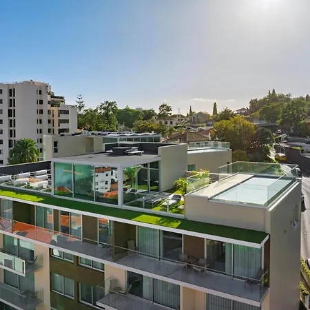 Maravilhas Ii By An Island